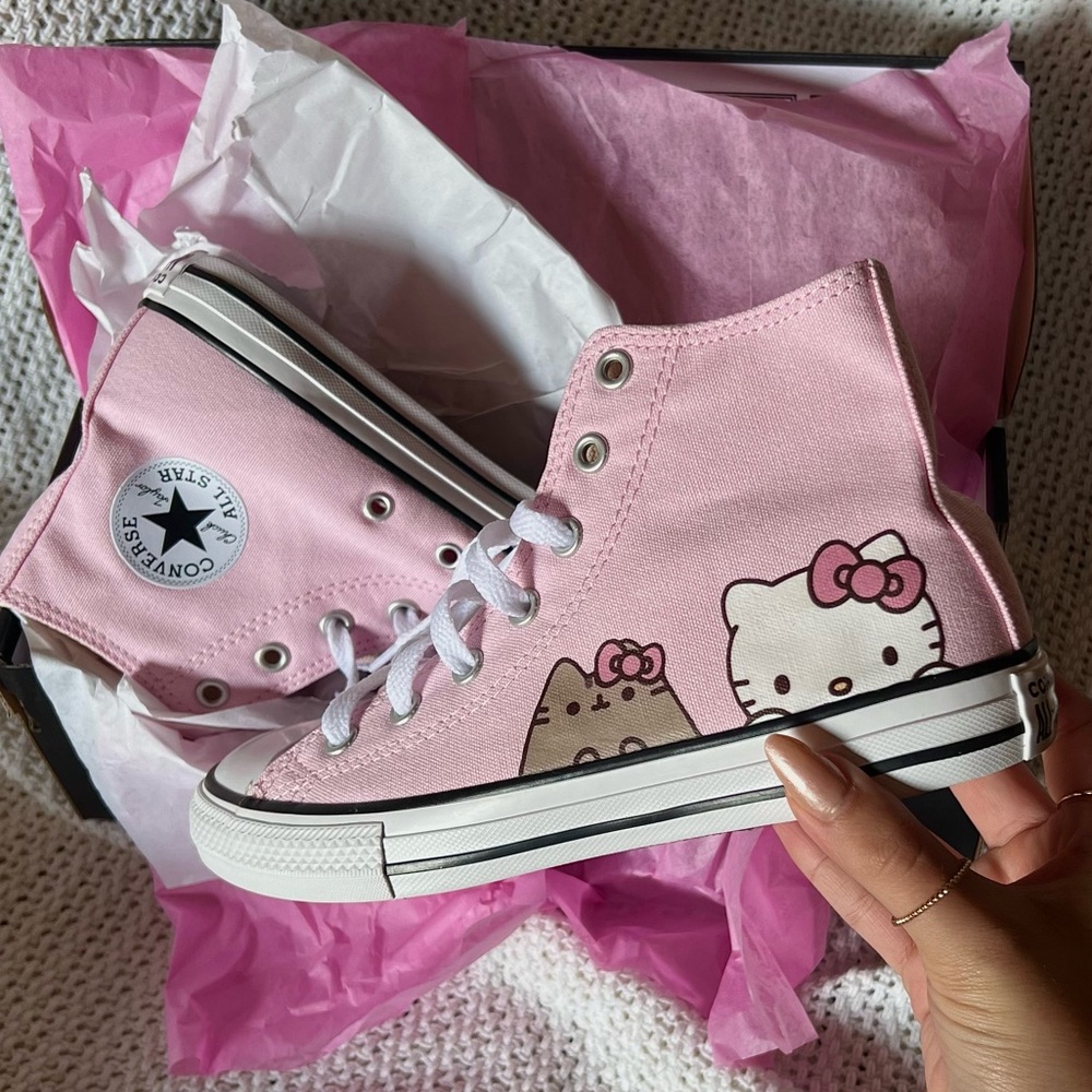 NWT Pink Hello Kitty x Pusheen Sanrio Converse